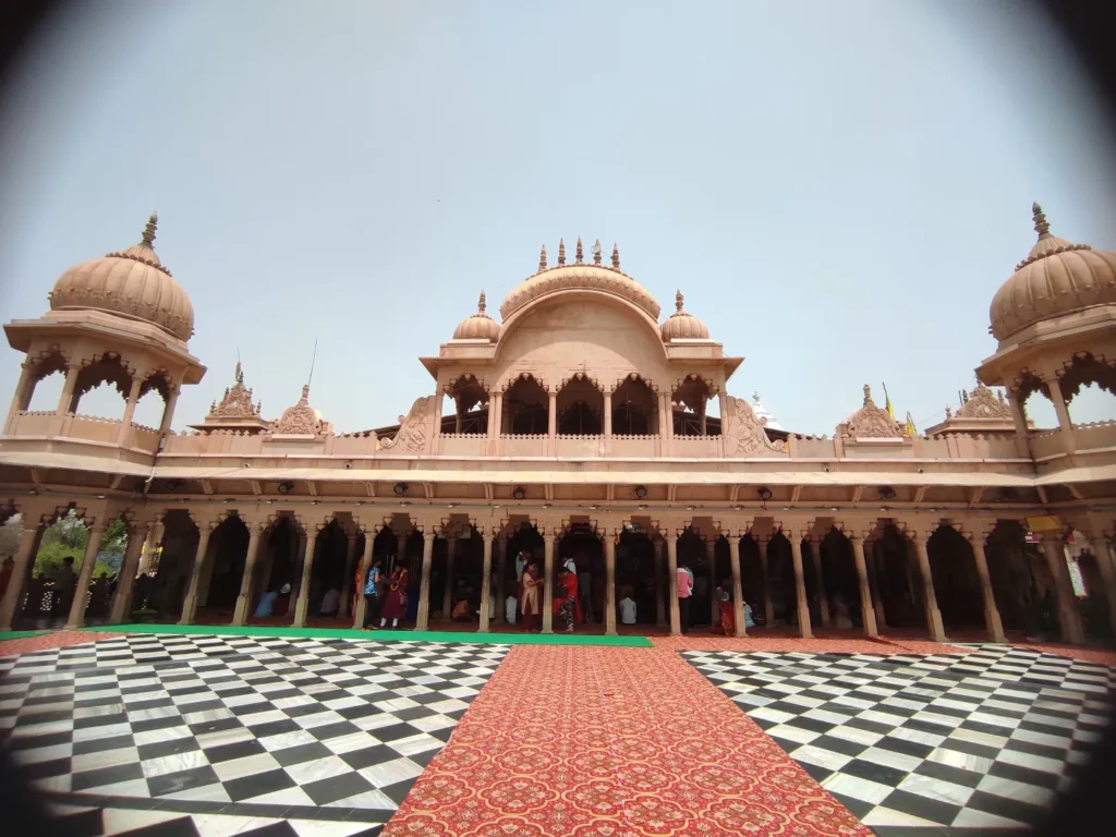 Radharani_Temple_Barsana