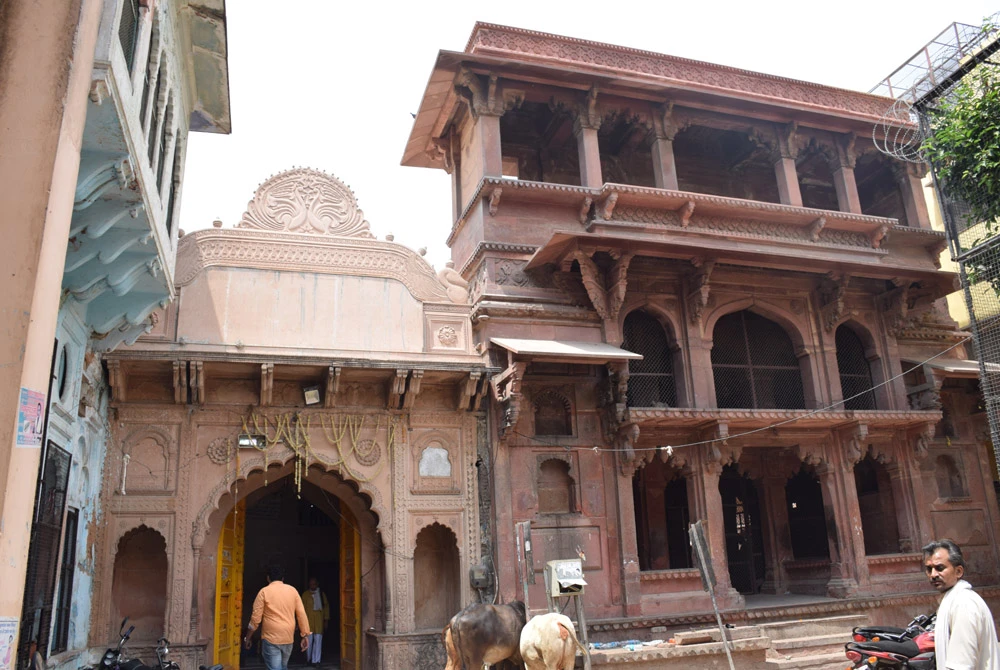 radhavallabh-temple-front